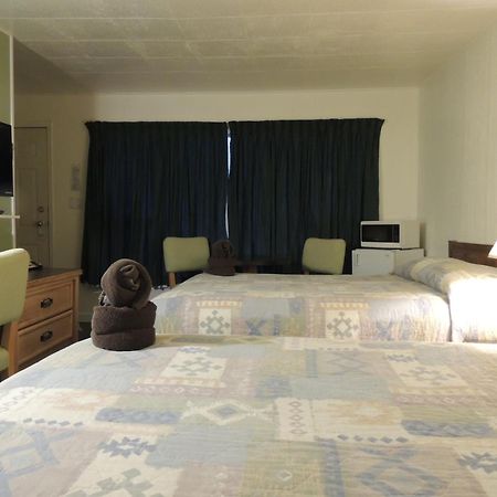 100 Mile Motel & Rv Park 100 Mile House Room photo