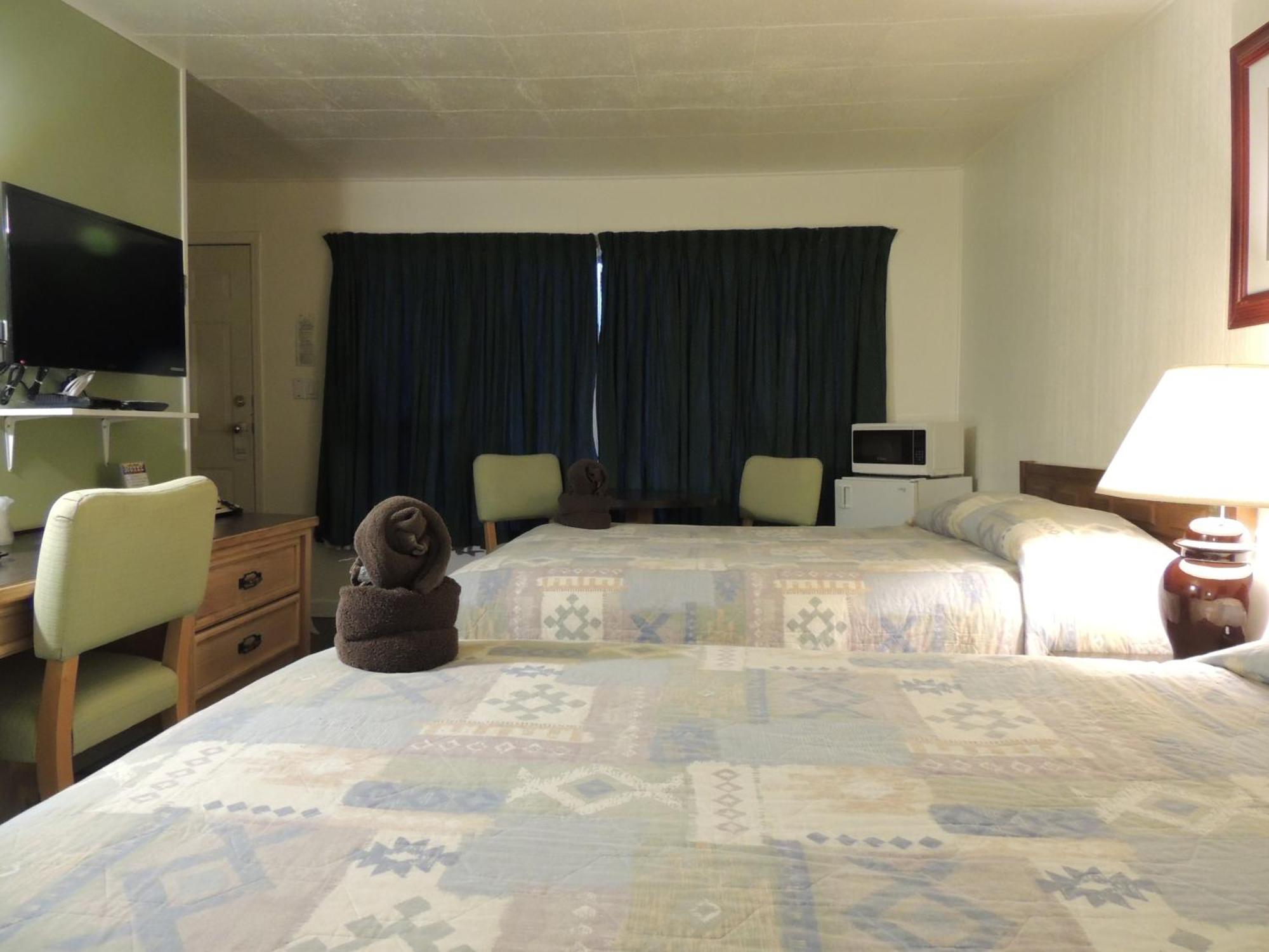 100 Mile Motel & Rv Park 100 Mile House Room photo