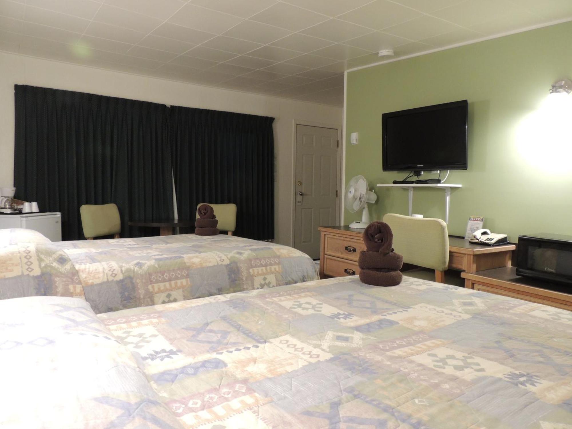 100 Mile Motel & Rv Park 100 Mile House Room photo