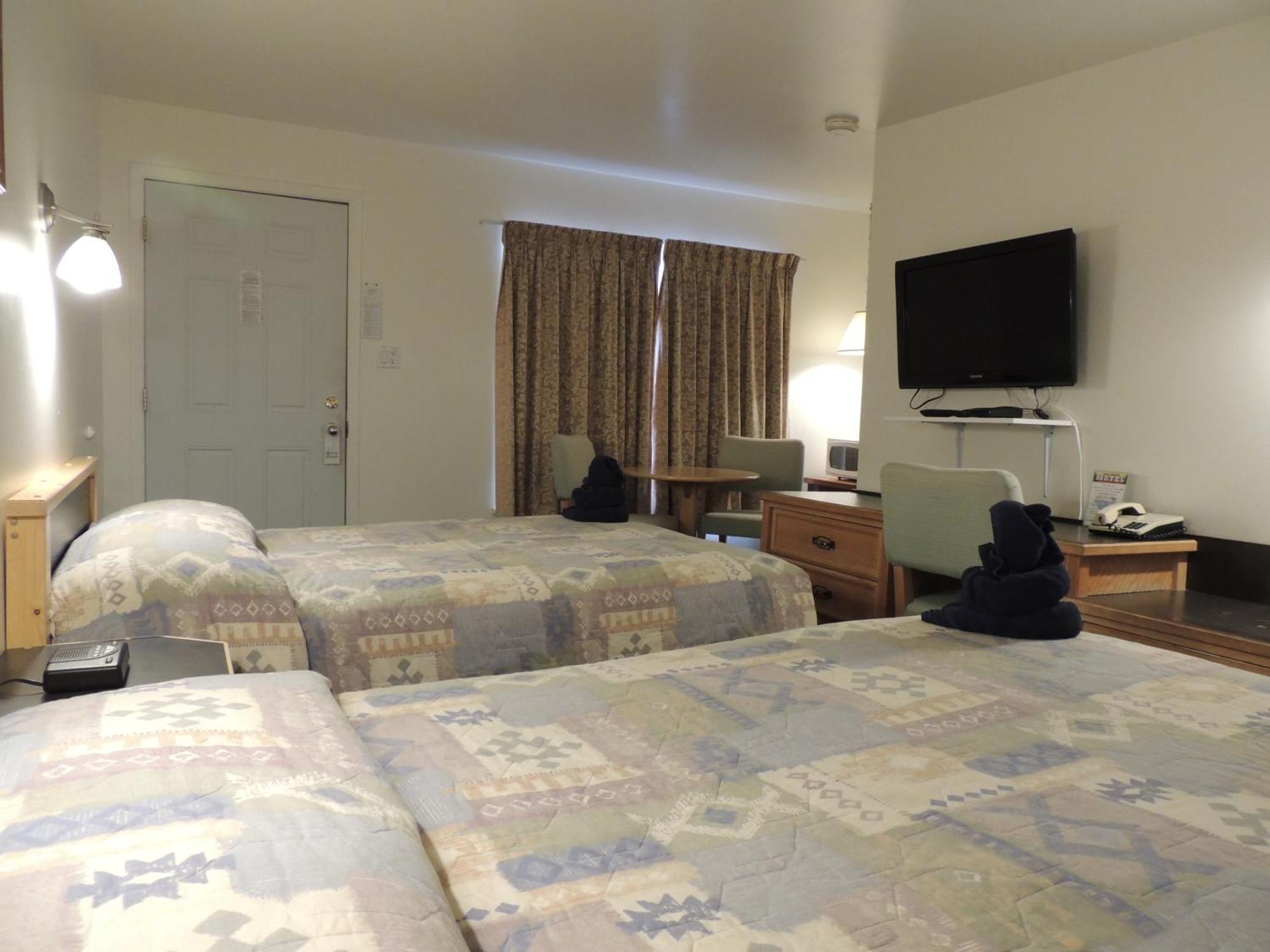 100 Mile Motel & Rv Park 100 Mile House Room photo