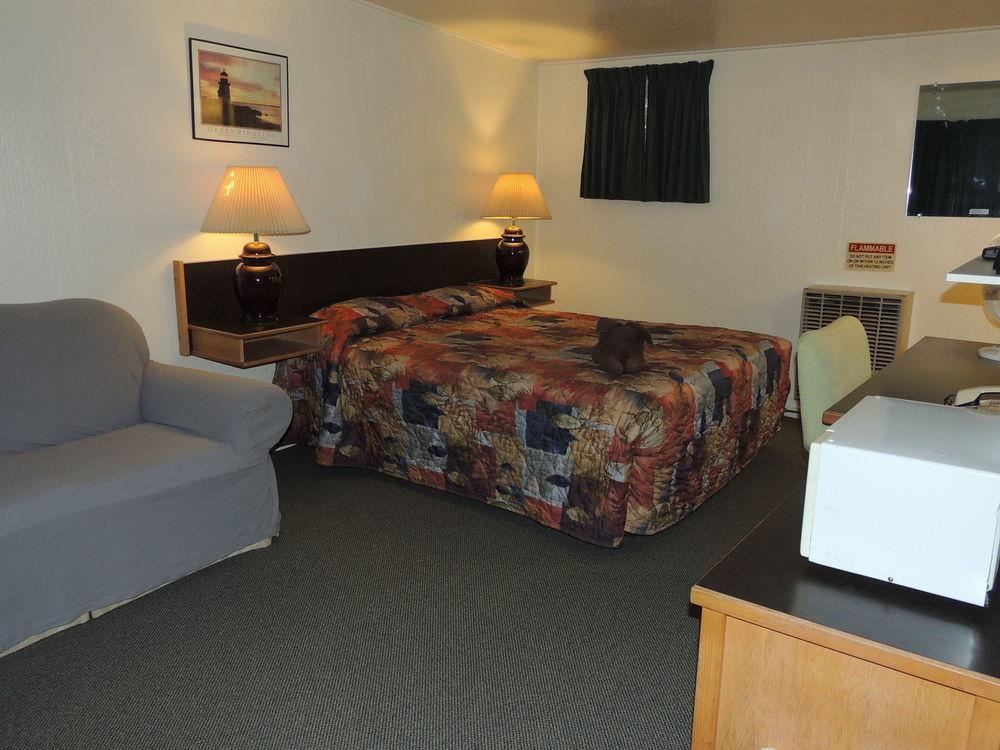 100 Mile Motel & Rv Park 100 Mile House Exterior photo