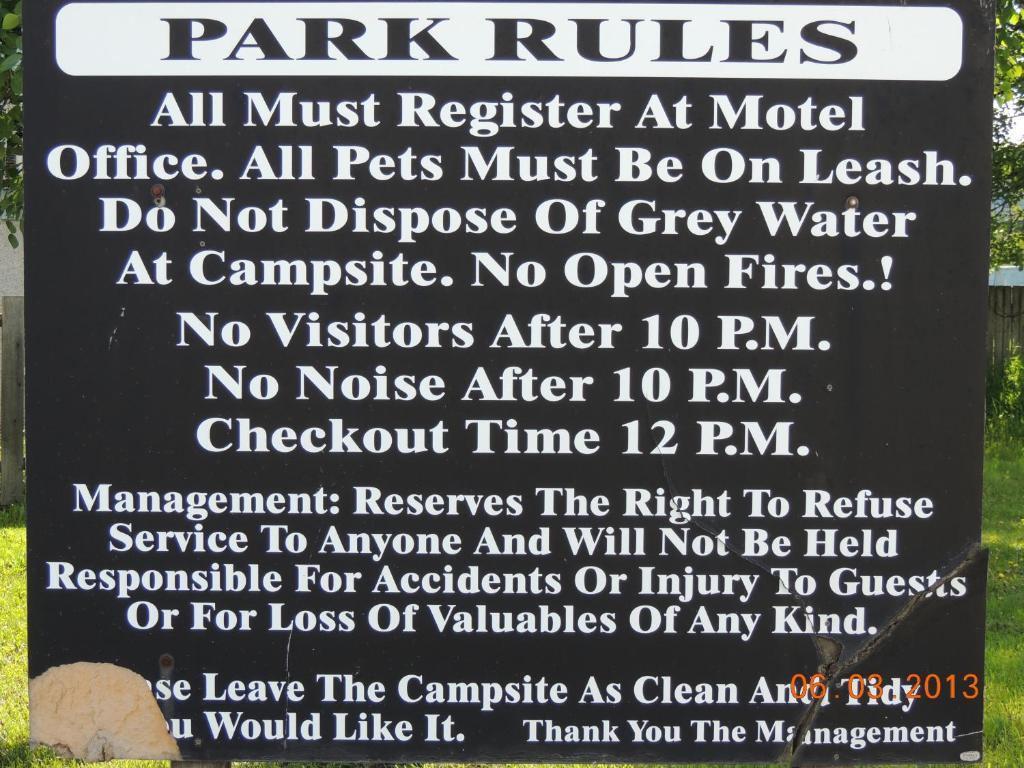 100 Mile Motel & Rv Park 100 Mile House Exterior photo
