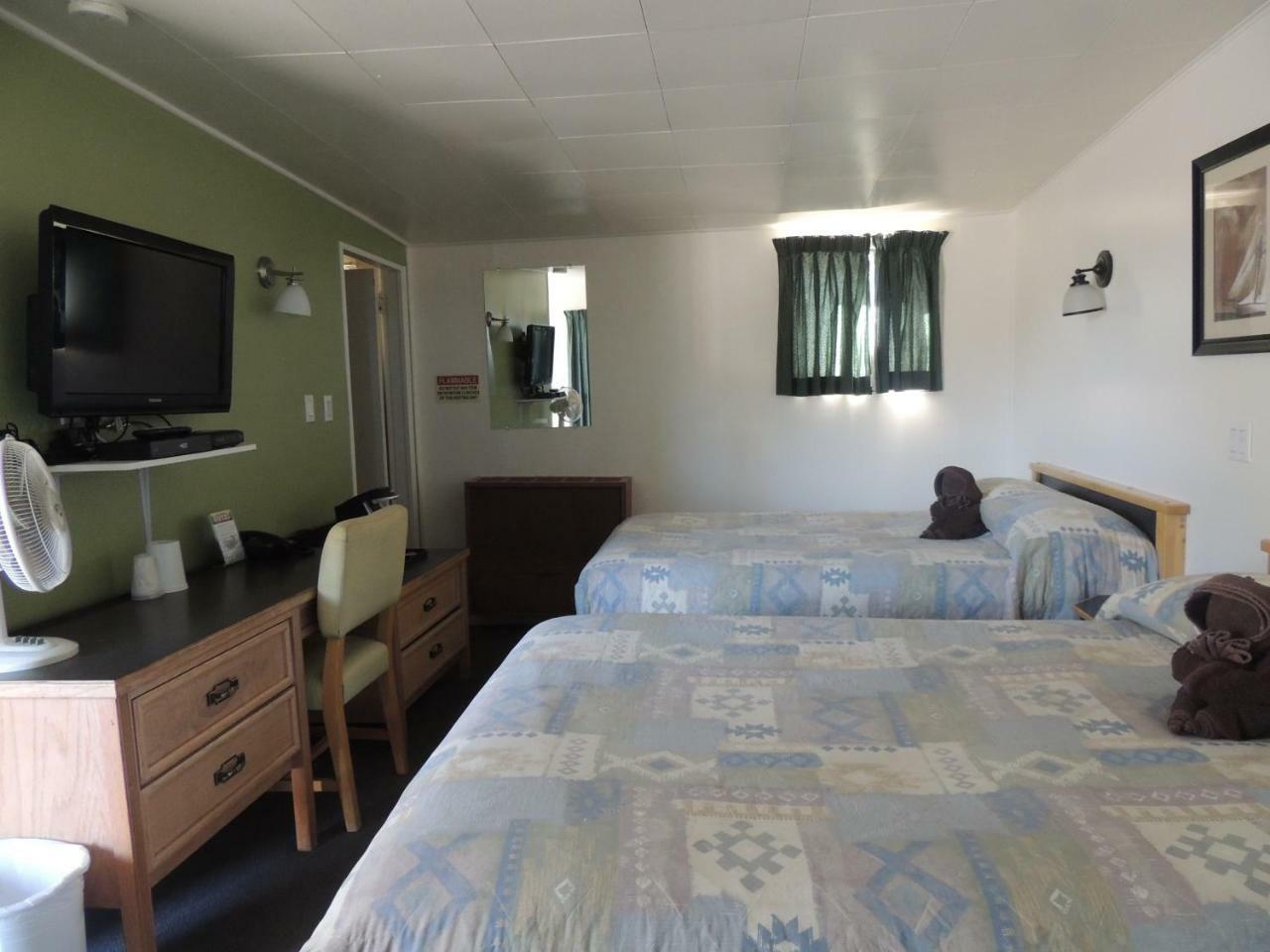 100 Mile Motel & Rv Park 100 Mile House Exterior photo