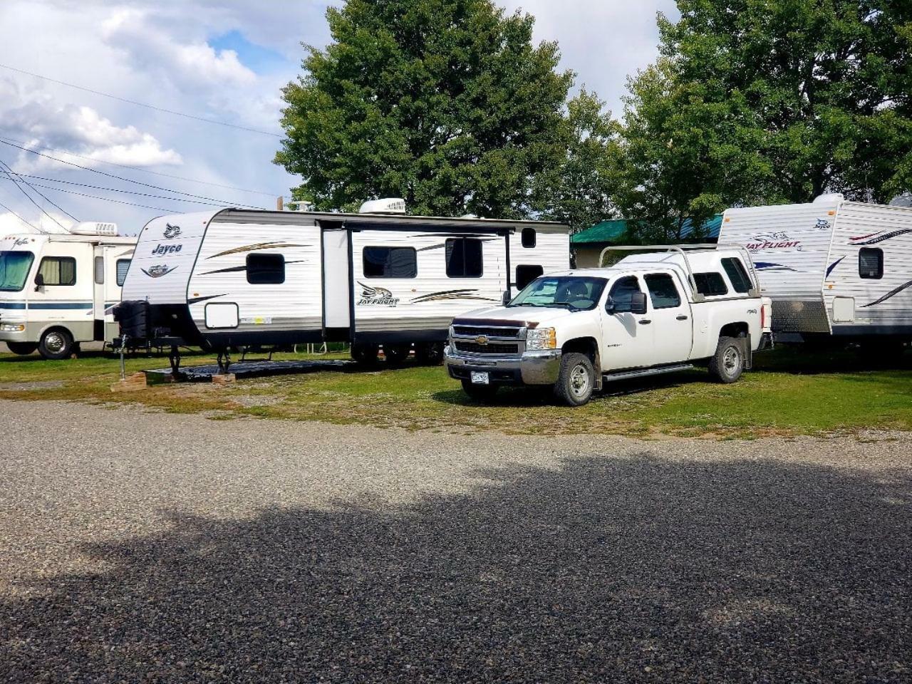 100 Mile Motel & Rv Park 100 Mile House Exterior photo