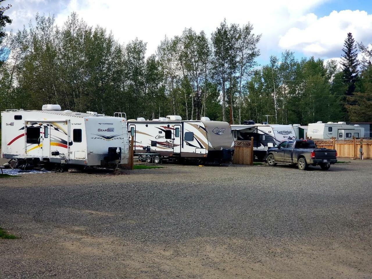 100 Mile Motel & Rv Park 100 Mile House Exterior photo