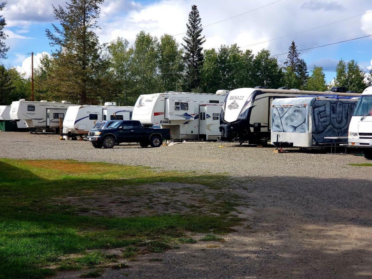 100 Mile Motel & Rv Park 100 Mile House Exterior photo